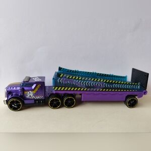 Hot Wheels 2013 Purple Rumble Road Truck Cab #68 and Trailer